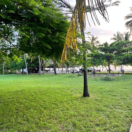 Waves And Wanderlust-Diani Beach Bagian luar foto