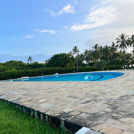 Waves And Wanderlust-Diani Beach Bagian luar foto