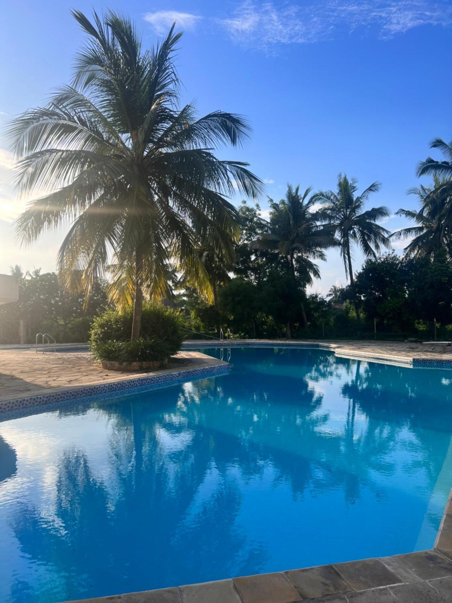 Waves And Wanderlust-Diani Beach Bagian luar foto